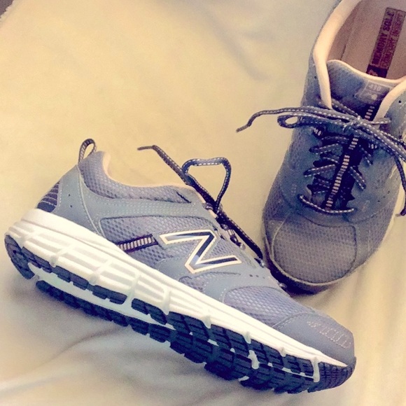 New Balance Women’s Gray/Pink 430 Running Shoes - Picture 2 of 7